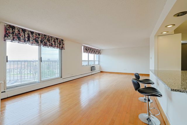 8815 W Golf Road 6I, Niles, IL 60714