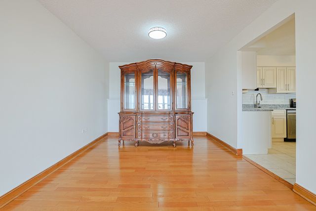 8815 W Golf Road 6I, Niles, IL 60714