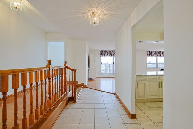 8815 W Golf Road 6I, Niles, IL 60714