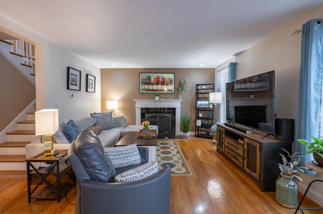 2 Lowther Place, Nashua, NH 03062