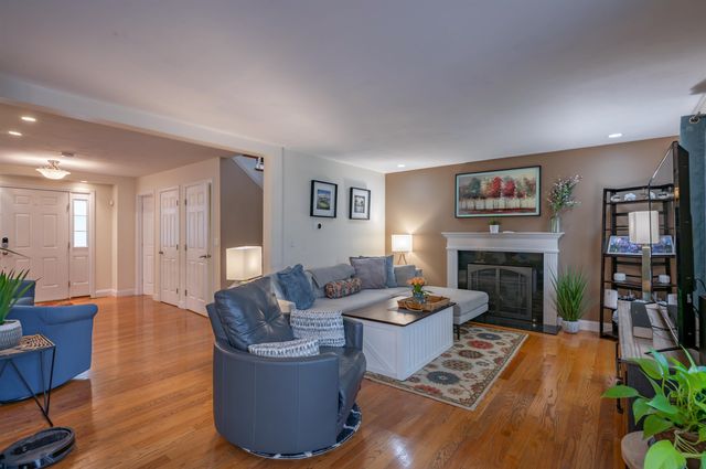 2 Lowther Place, Nashua, NH 03062