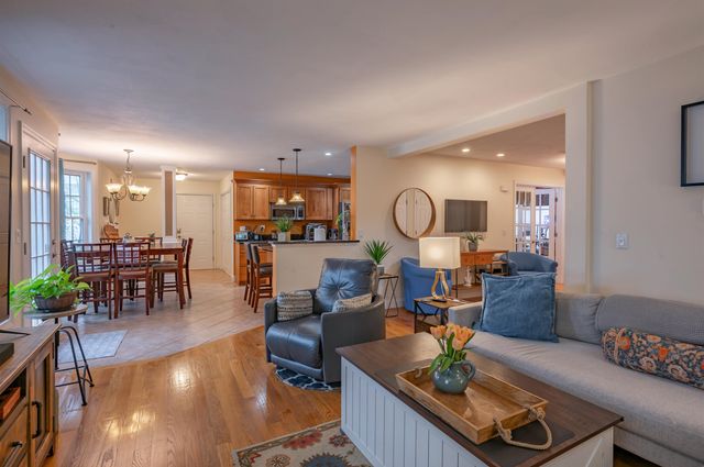 2 Lowther Place, Nashua, NH 03062