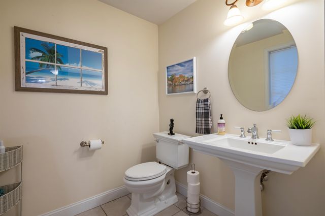 2 Lowther Place, Nashua, NH 03062