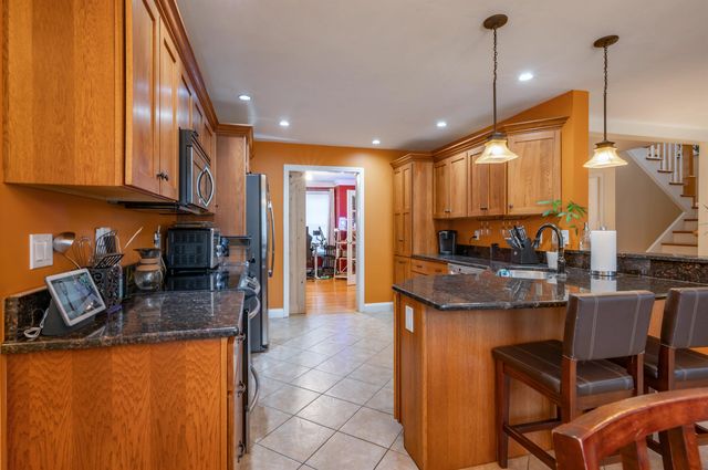 2 Lowther Place, Nashua, NH 03062