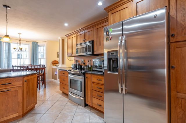 2 Lowther Place, Nashua, NH 03062
