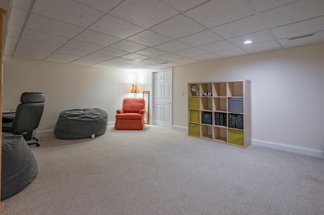 2 Lowther Place, Nashua, NH 03062