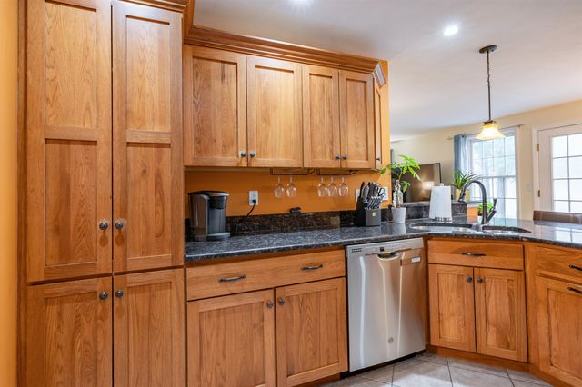 2 Lowther Place, Nashua, NH 03062