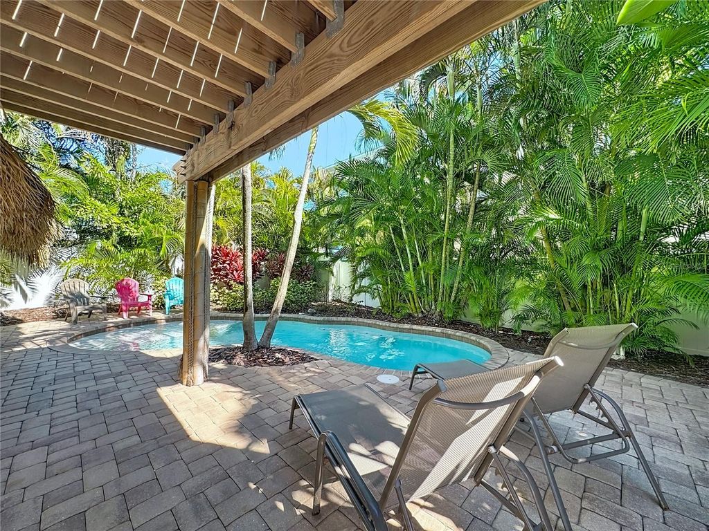 Image 15 of property listing at 4805 2ND AVENUE, Holmes Beach, FL 34217