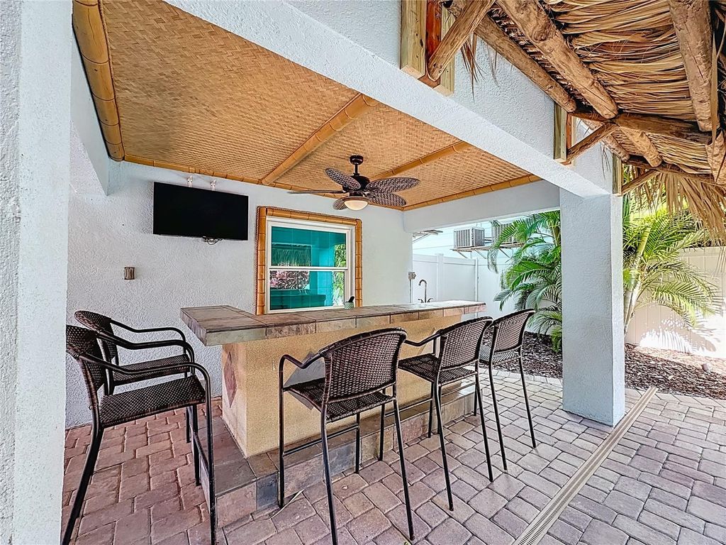 Image 18 of property listing at 4805 2ND AVENUE, Holmes Beach, FL 34217