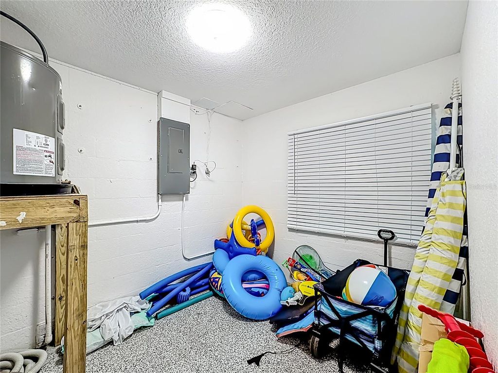 Image 32 of property listing at 4805 2ND AVENUE, Holmes Beach, FL 34217