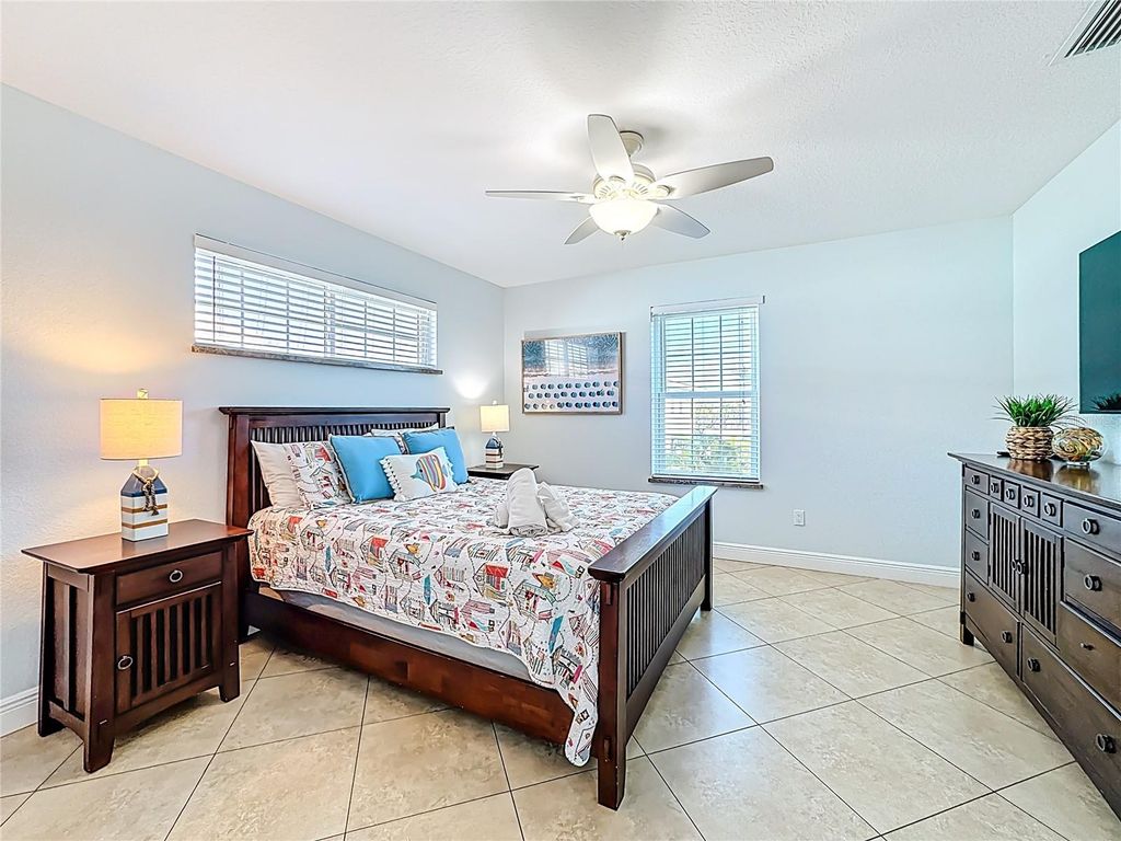 Image 41 of property listing at 4805 2ND AVENUE, Holmes Beach, FL 34217