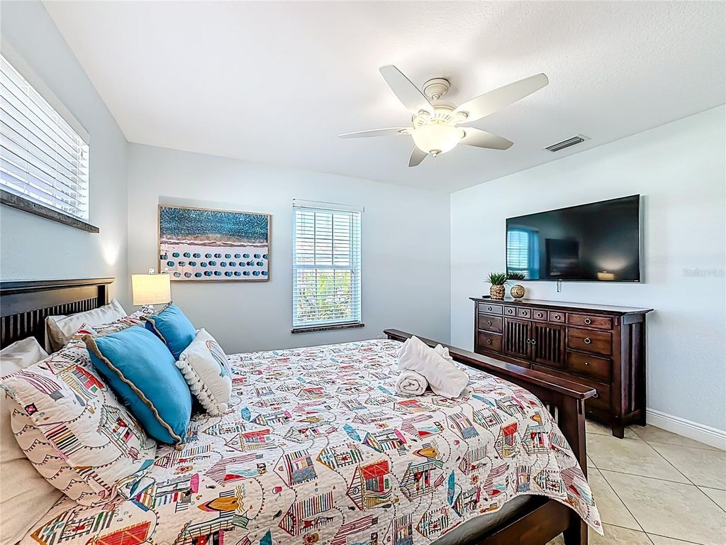 Image 42 of property listing at 4805 2ND AVENUE, Holmes Beach, FL 34217