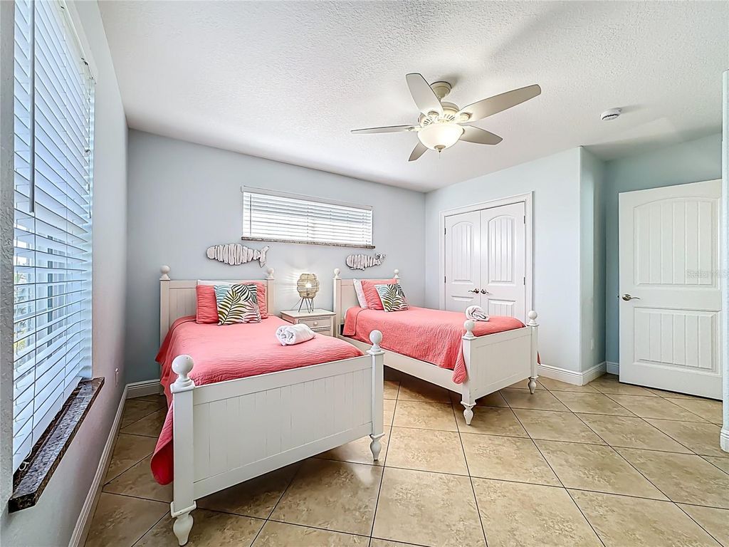 Image 43 of property listing at 4805 2ND AVENUE, Holmes Beach, FL 34217