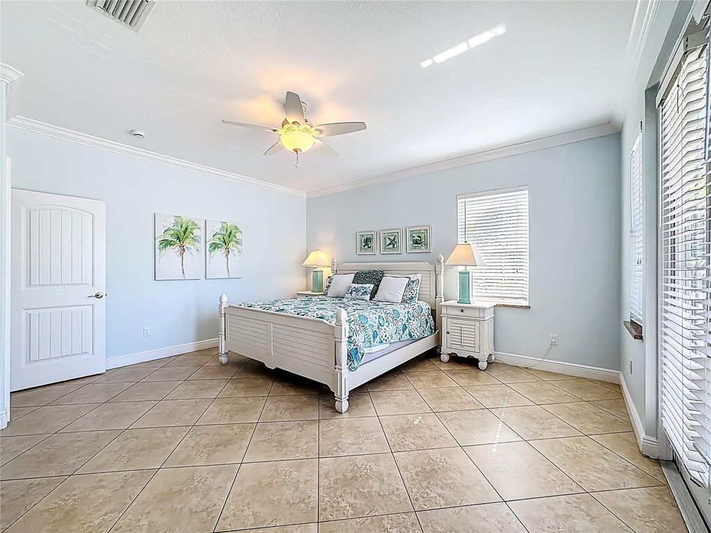 Image 55 of property listing at 4805 2ND AVENUE, Holmes Beach, FL 34217