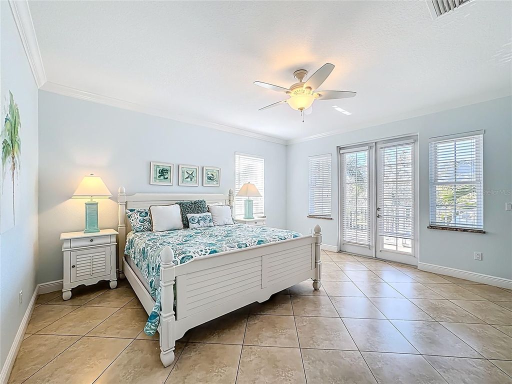 Image 59 of property listing at 4805 2ND AVENUE, Holmes Beach, FL 34217