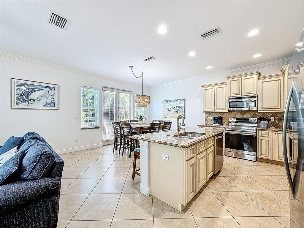 Image 67 of property listing at 4805 2ND AVENUE, Holmes Beach, FL 34217