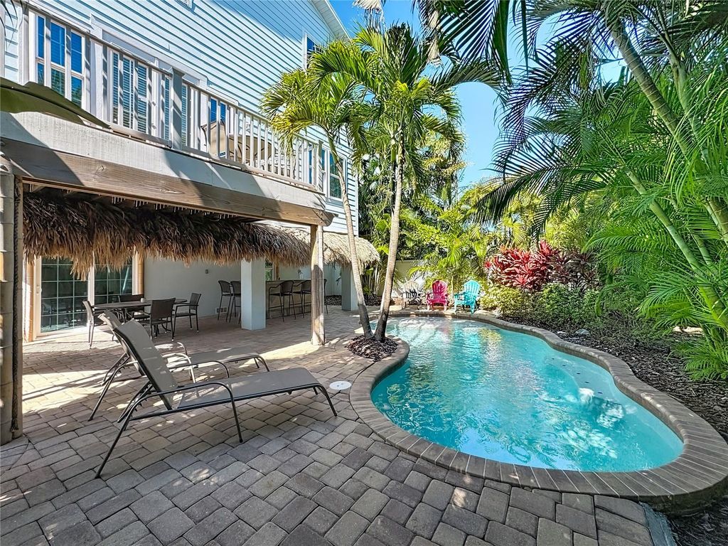 Image 8 of property listing at 4805 2ND AVENUE, Holmes Beach, FL 34217