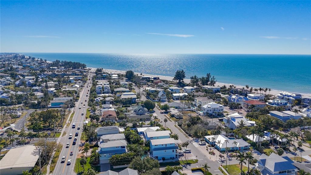 Image 85 of property listing at 4805 2ND AVENUE, Holmes Beach, FL 34217