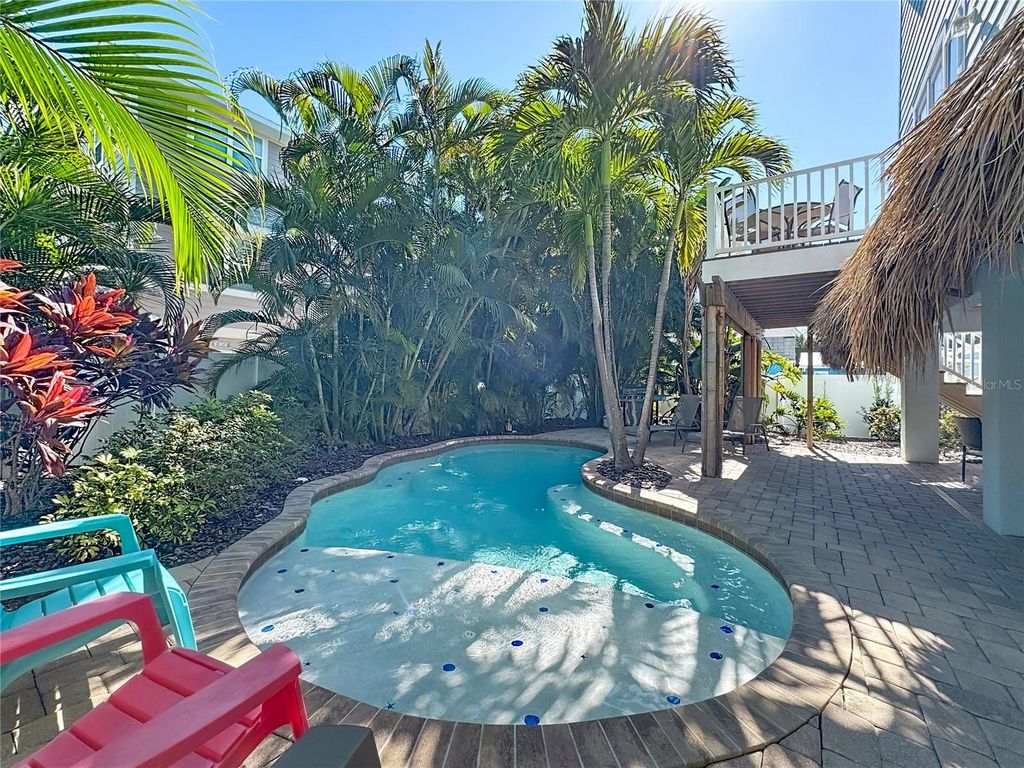 Image 10 of property listing at 4805 2ND AVENUE, Holmes Beach, FL 34217