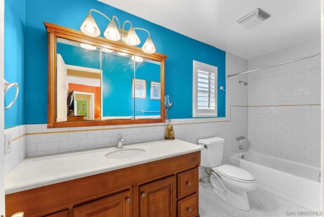 5025 Dick St, San Diego, CA 92115