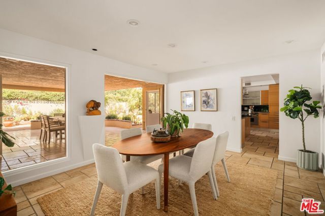3543 Stone Canyon Avenue, Los Angeles, CA 91403