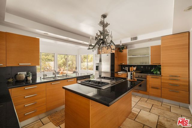 3543 Stone Canyon Avenue, Los Angeles, CA 91403