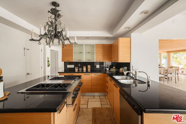 3543 Stone Canyon Avenue, Los Angeles, CA 91403