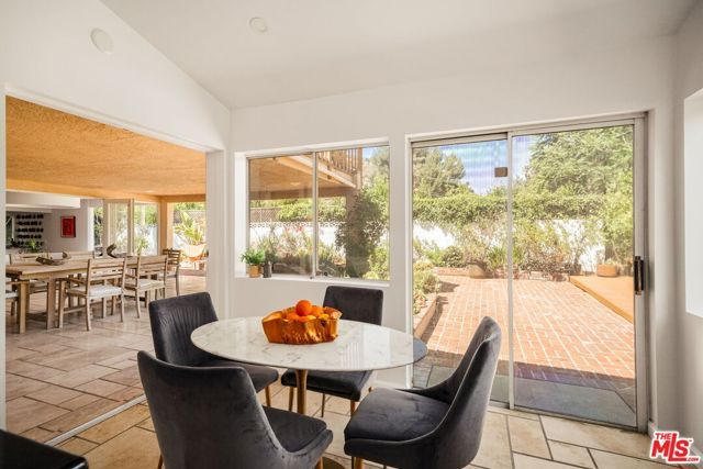 3543 Stone Canyon Avenue, Los Angeles, CA 91403