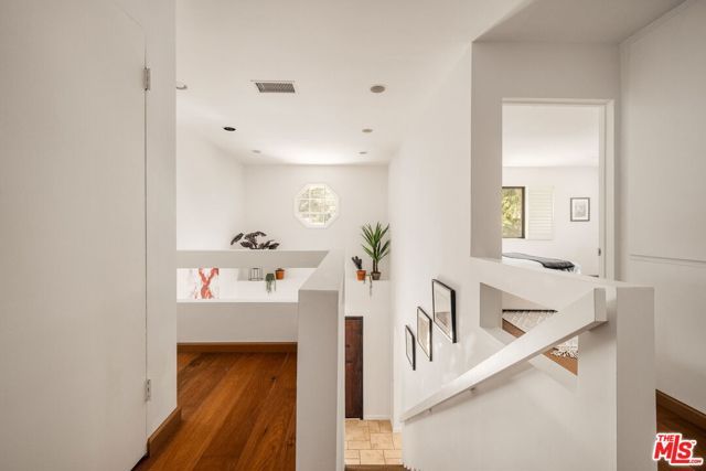 3543 Stone Canyon Avenue, Los Angeles, CA 91403