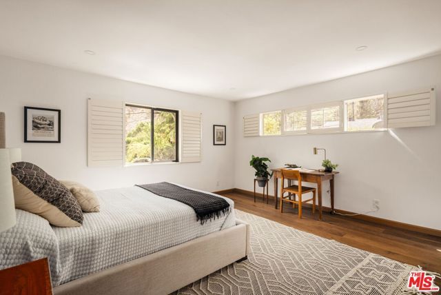 3543 Stone Canyon Avenue, Los Angeles, CA 91403