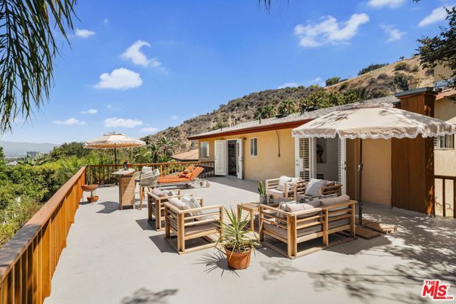 3543 Stone Canyon Avenue, Los Angeles, CA 91403