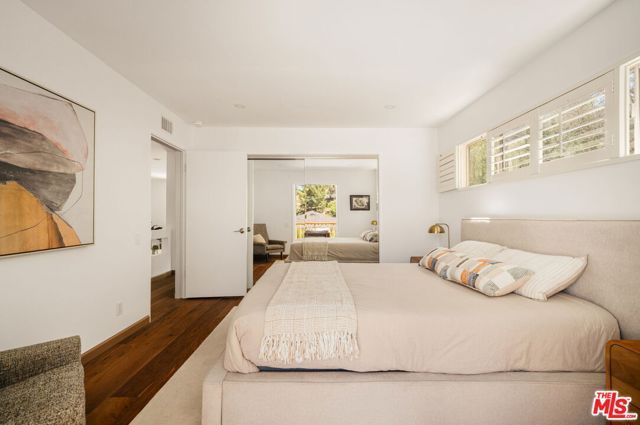 3543 Stone Canyon Avenue, Los Angeles, CA 91403