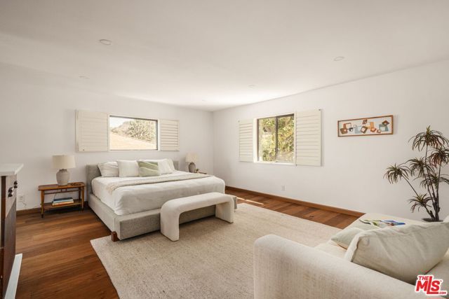3543 Stone Canyon Avenue, Los Angeles, CA 91403