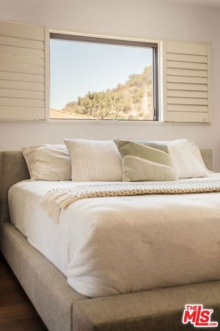 3543 Stone Canyon Avenue, Los Angeles, CA 91403