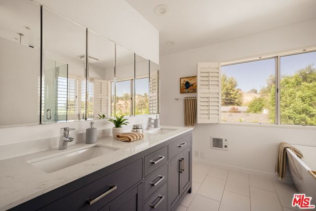 3543 Stone Canyon Avenue, Los Angeles, CA 91403