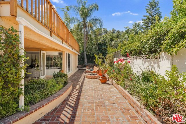 3543 Stone Canyon Avenue, Los Angeles, CA 91403