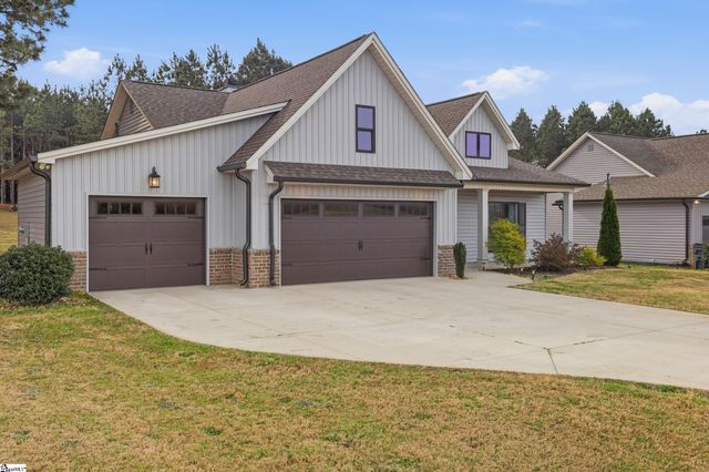 127 W Stewart Street, Pelzer, SC 29669