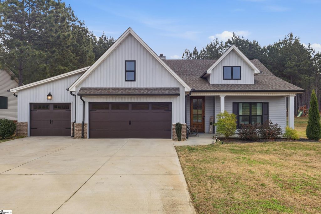 127 W Stewart Street, Pelzer, SC 29669