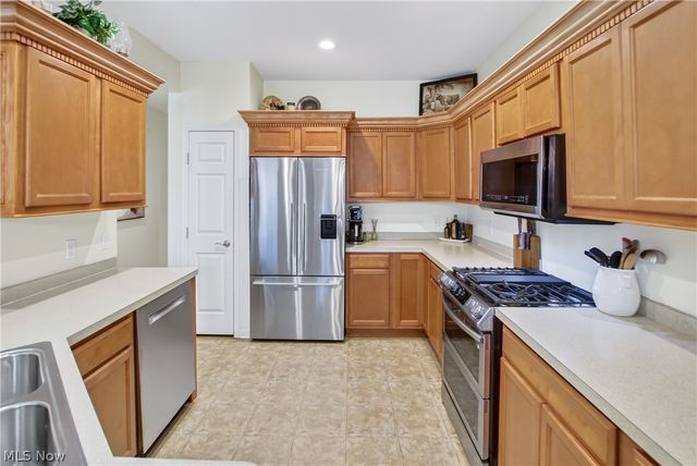 9448 Saw Mill Drive, North Ridgeville, OH 44039