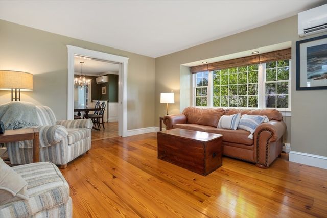 90 Summer Avenue, Reading, MA 01867