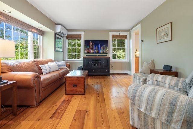 90 Summer Avenue, Reading, MA 01867
