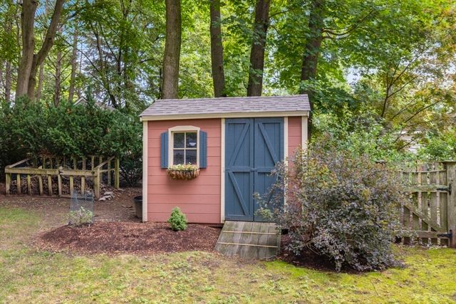 90 Summer Avenue, Reading, MA 01867