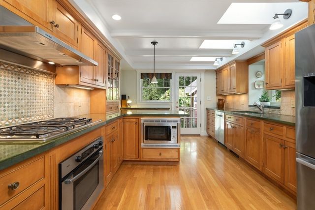 90 Summer Avenue, Reading, MA 01867