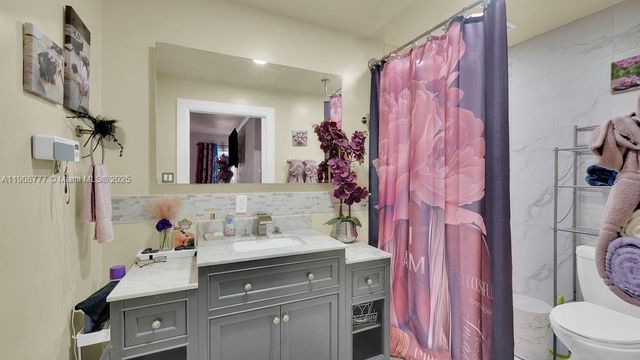 6 Spinning Wheel Ln, Tamarac, FL 33319