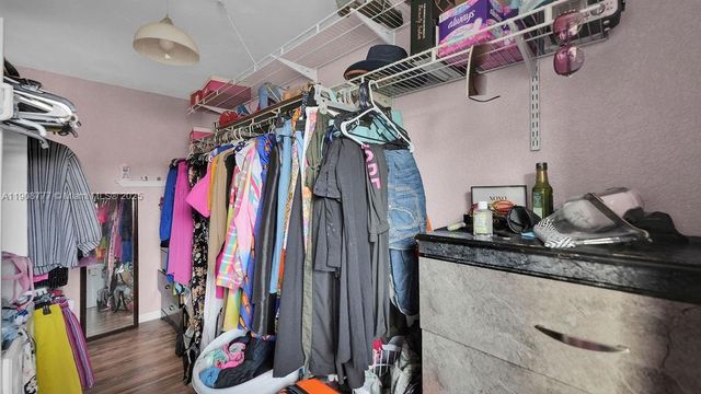 6 Spinning Wheel Ln, Tamarac, FL 33319