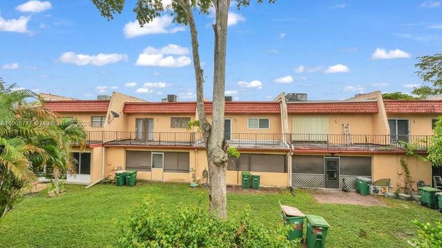 6 Spinning Wheel Ln, Tamarac, FL 33319