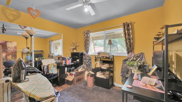 6 Spinning Wheel Ln, Tamarac, FL 33319