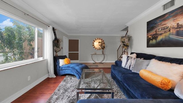 6 Spinning Wheel Ln, Tamarac, FL 33319