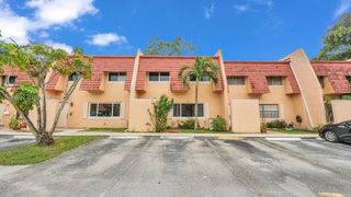 6 Spinning Wheel Ln, Tamarac, FL 33319