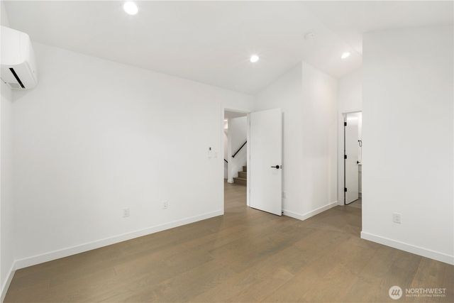516 N 102nd Street, Seattle, WA 98133